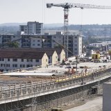 Le Conseil des Etats veut assouplir les règles pour permettre une meilleure densification du bâti dans des zones exposées au bruit (archives). KEYSTONE/GAETAN BALLY